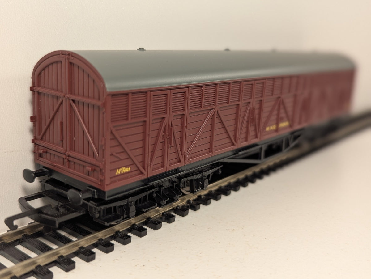 Hornby OO Gauge R6539 BR Siphon H Bogie Wagon Maroon