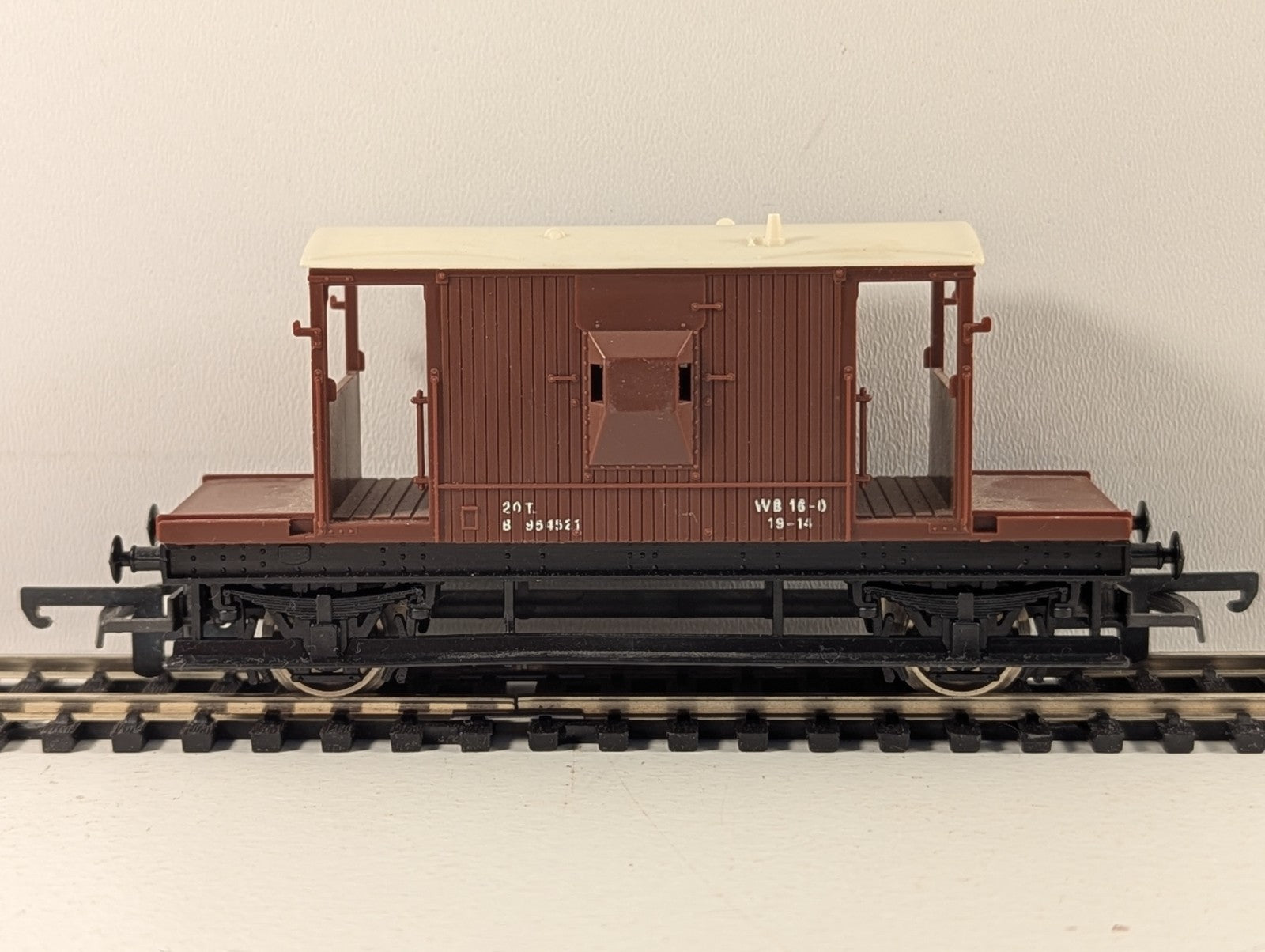Lima L305620 British Rail 20 Ton Brake Van