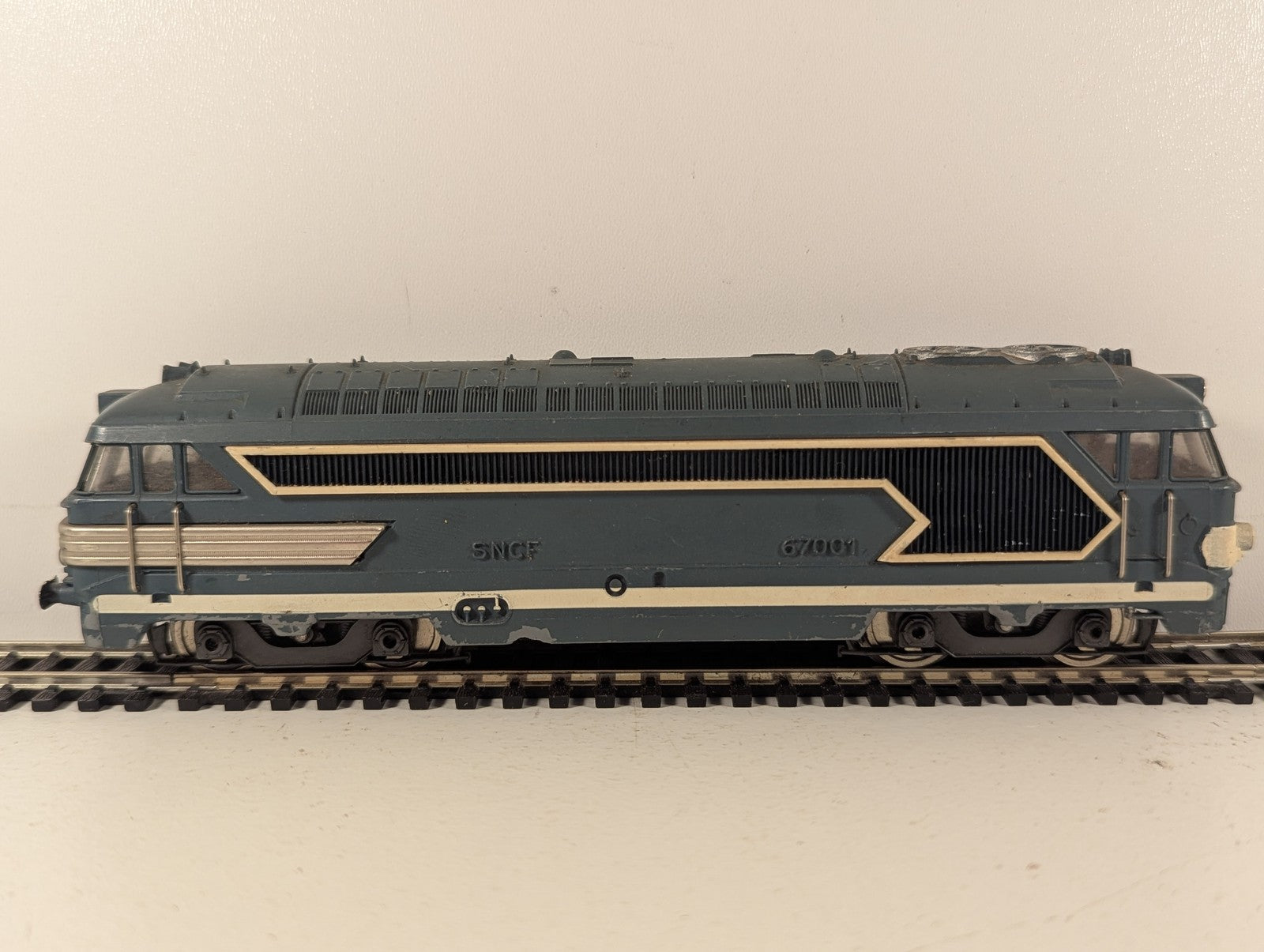 Jouef HO Gauge SNCF Class BB 67000 Diesel Locomotive 67001 SNCF Blue Non-Runner