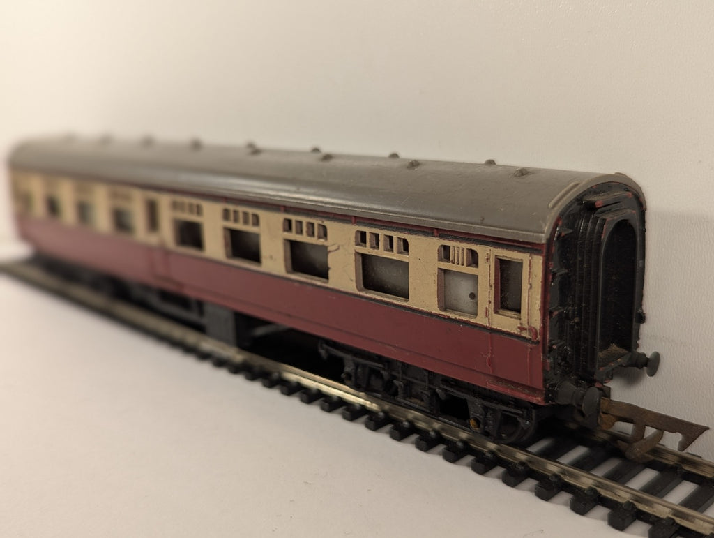 Tri-ang OO Gauge BR Crimson & Cream Main Line Composite Coach Passenger Coach