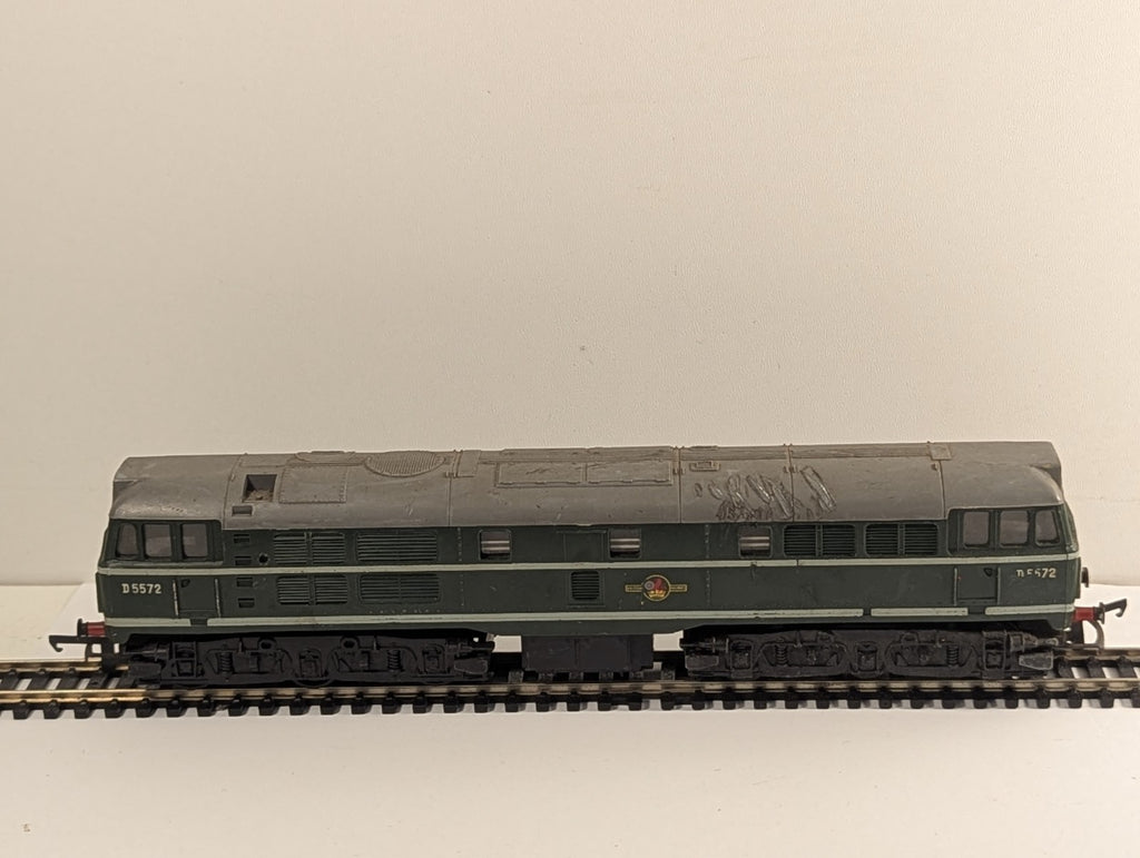 Tri-ang R357 OO Gauge Class 31 Diesel D5572 BR Green - Spares