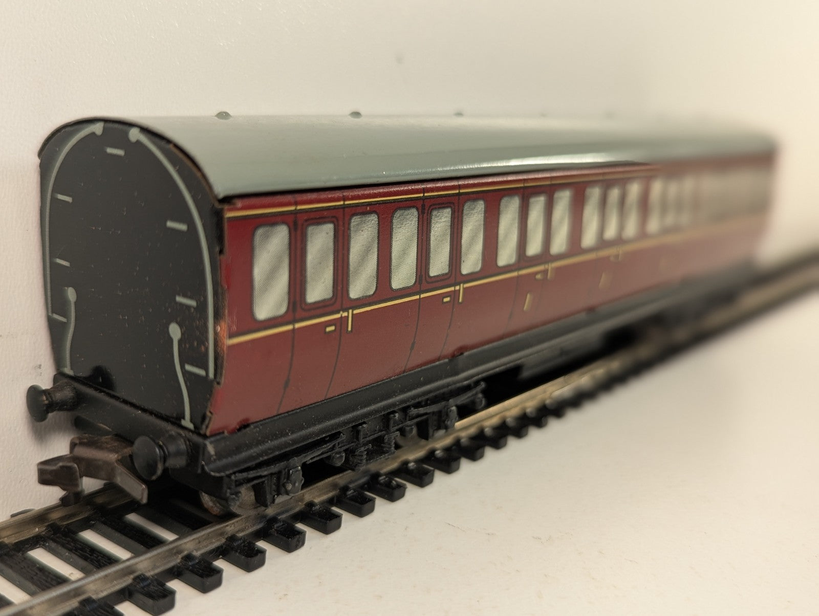 Hornby Dublo OO Gauge BR Mk1 Suburban Brake Coach - Maroon Tinplate