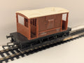 Hornby 12T Brake Van – Brown – OO Gauge