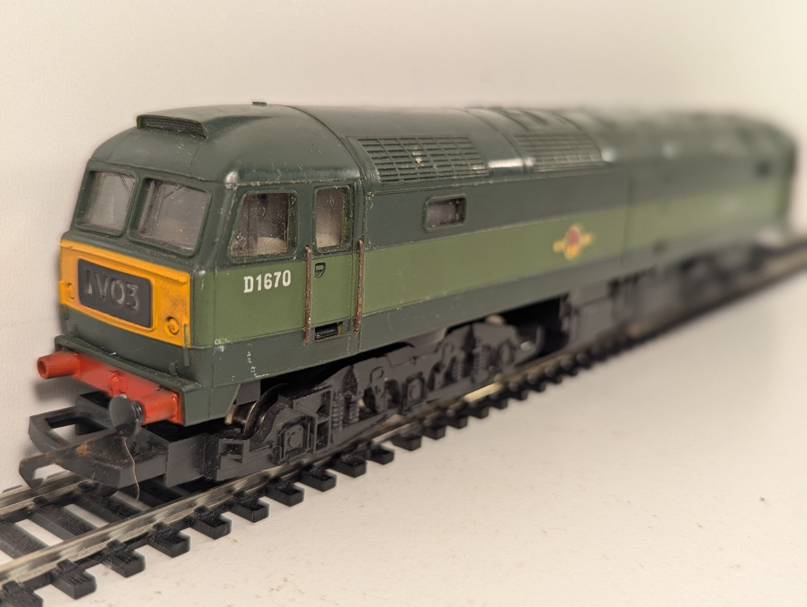 Hornby OO Gauge Class 47 'Mammoth' Diesel Locomotive D1670 BR Two-Tone