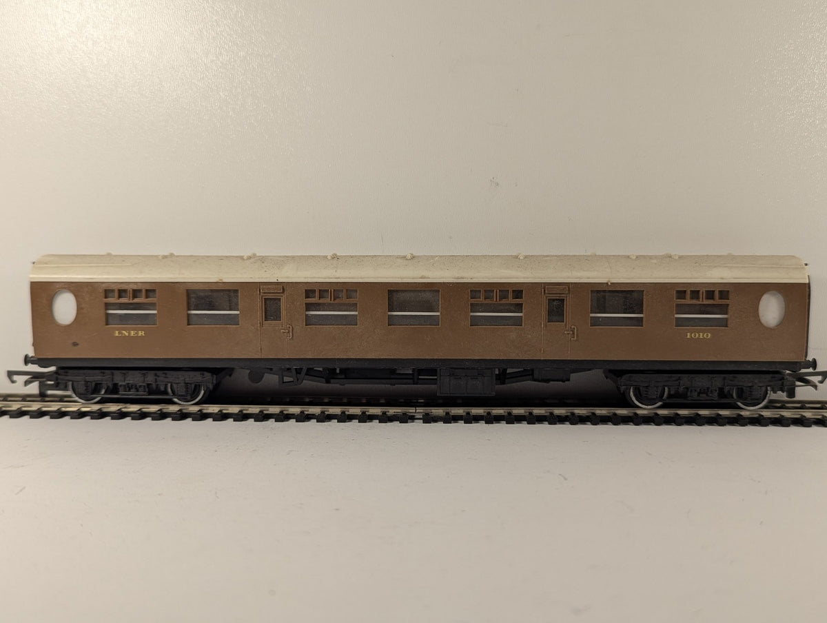 Tri-ang OO Gauge LNER Main Line Composite Coach Passenger Coach 1010 LNER Teak