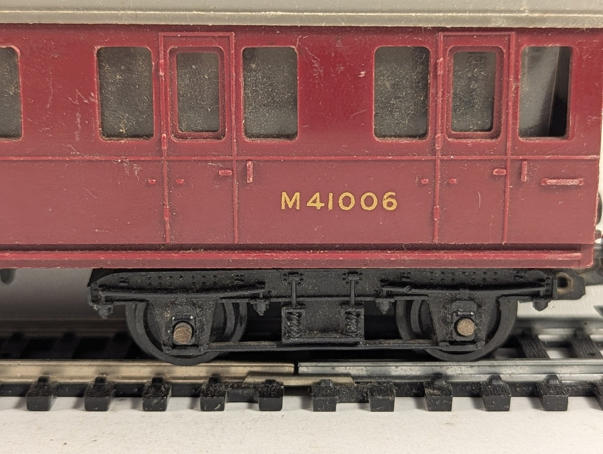 Tri-ang OO Gauge BR Suburban Composite Coach Passenger Coach M41006 BR Maroon
