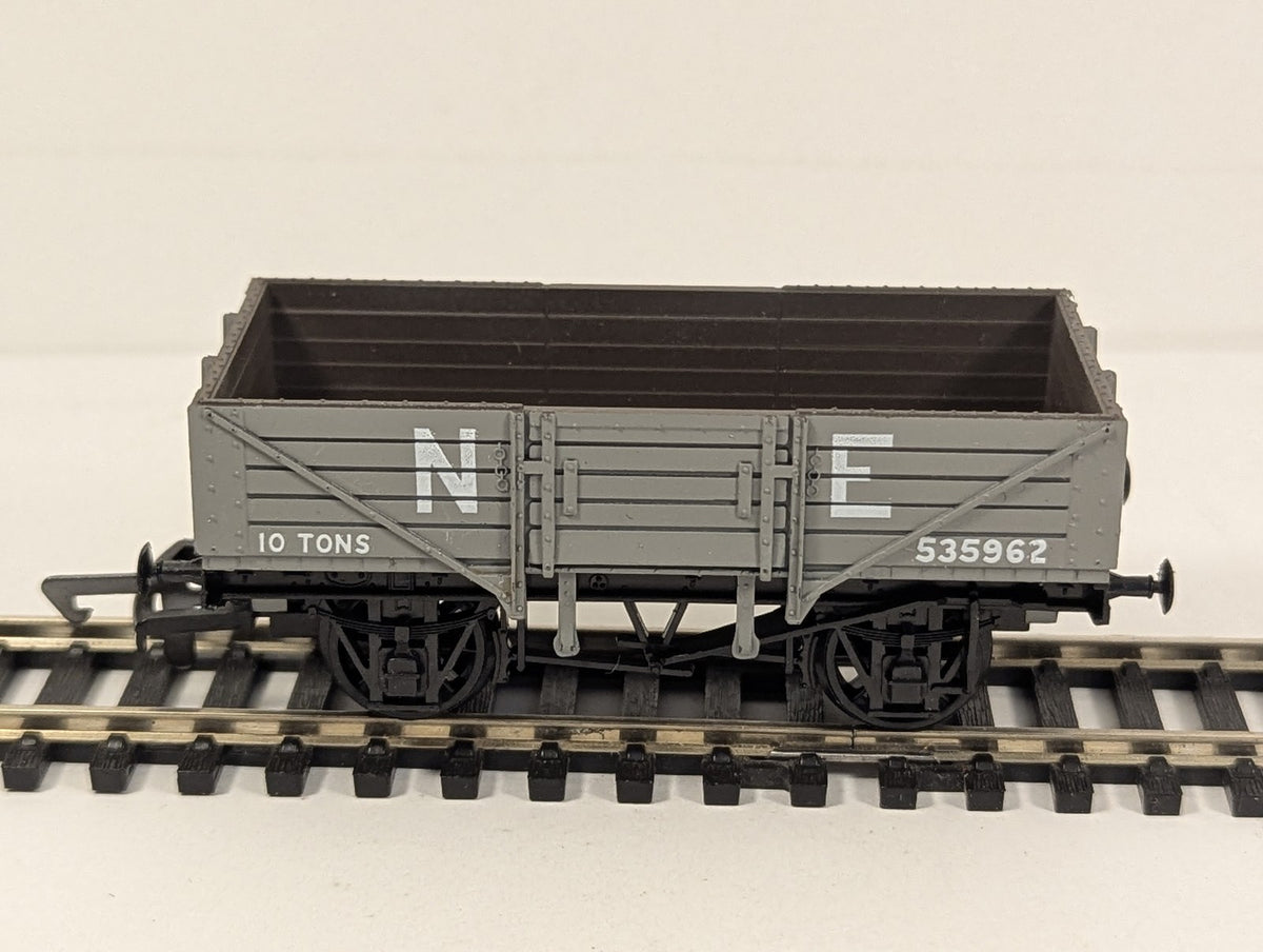 Dapol OO Gauge NE 5-Plank 10 Ton Open Wagon 535962 LNER Grey