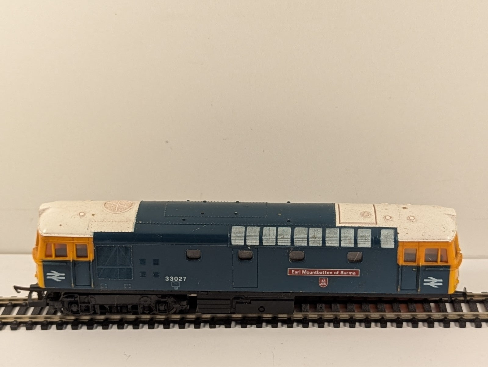 Lima BR Class 33 "Earl Mountbatten of Burma" Diesel Locomotive OO Gauge