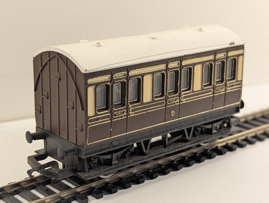 Hornby R446 OO Gauge GWR 4-Wheel Composite Coach
