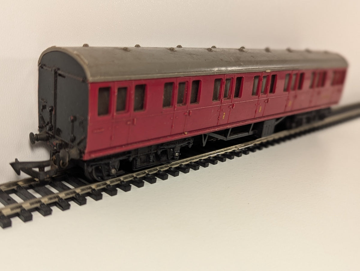 Tri-ang OO/HO Scale M41006 BR Suburban Composite Coach – BR Maroon