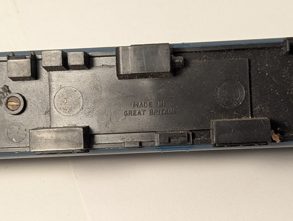 Hornby OO Gauge Passenger Coach M5120