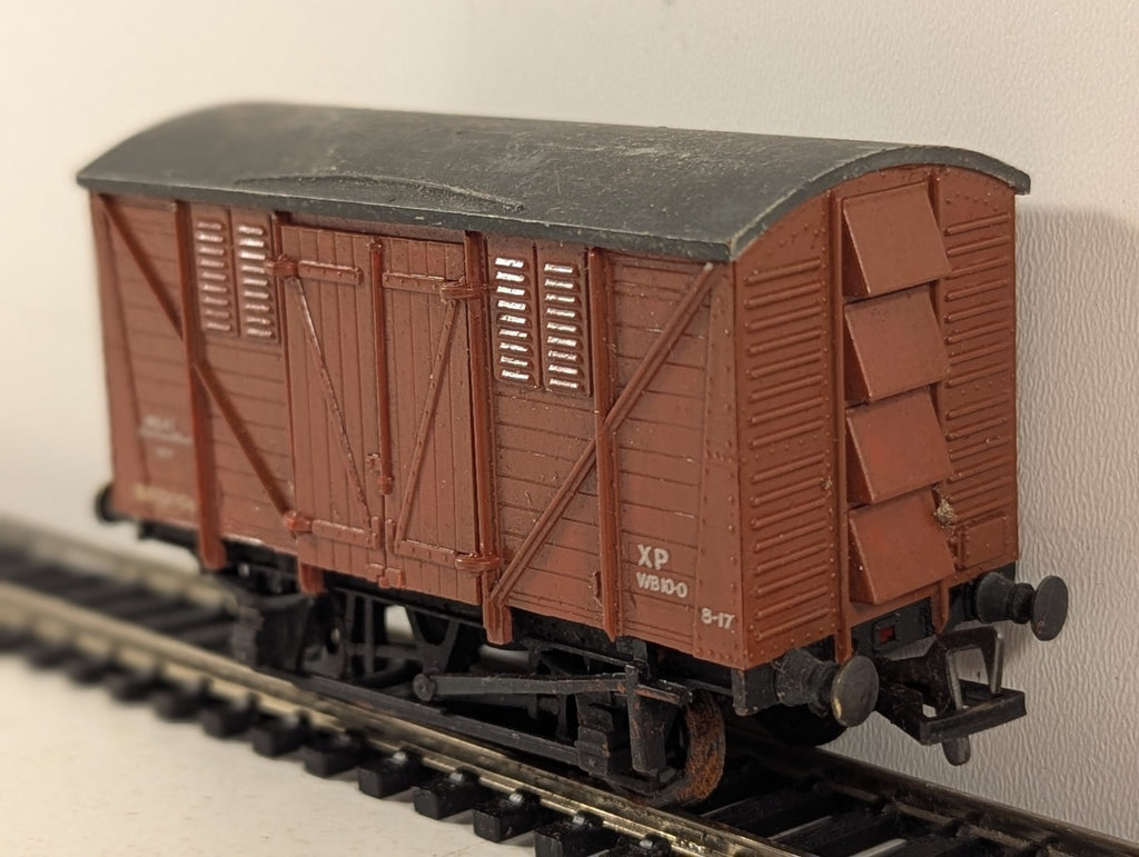 Airfix OO Gauge BR 10t Meat Van Goods Wagon B870006 BR Bauxite 5430