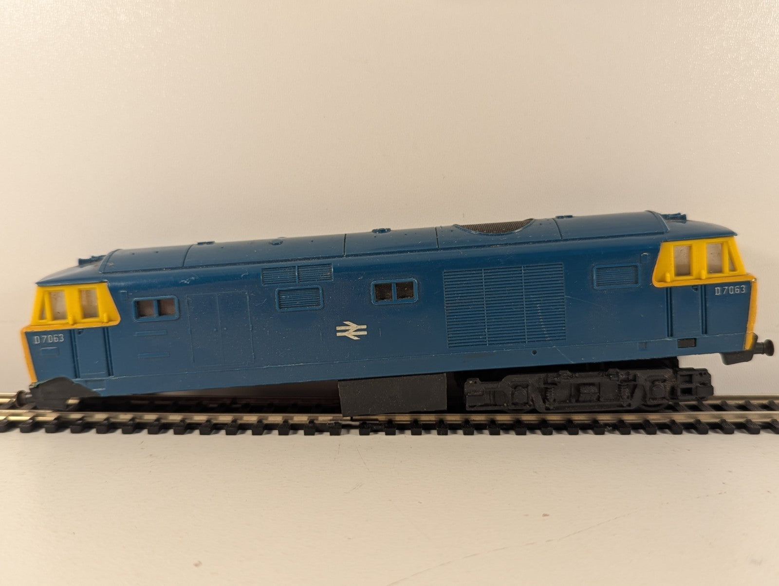 Tri-ang Hornby R758 OO Gauge Class 35 Hymek BR Blue - Spares/Repairs