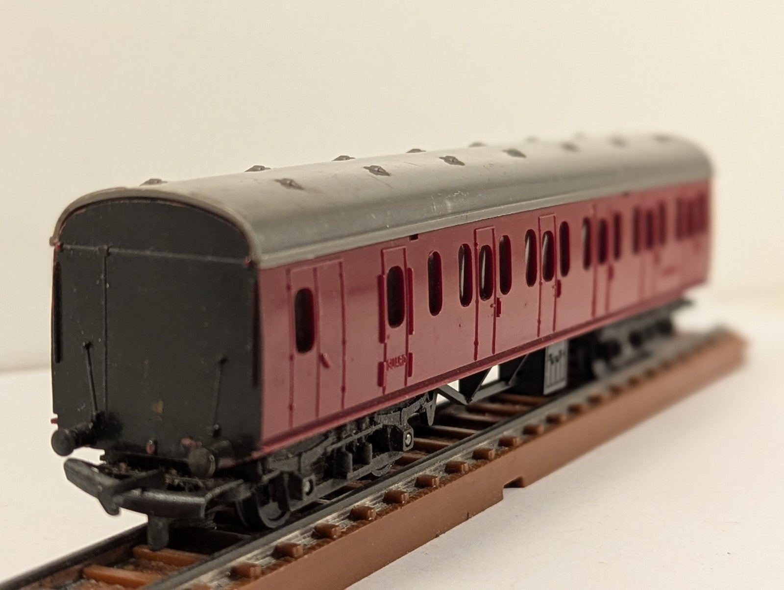 Tri-ang TT Gauge Suburban Composite Coach Passenger Coach M41006 BR Maroon