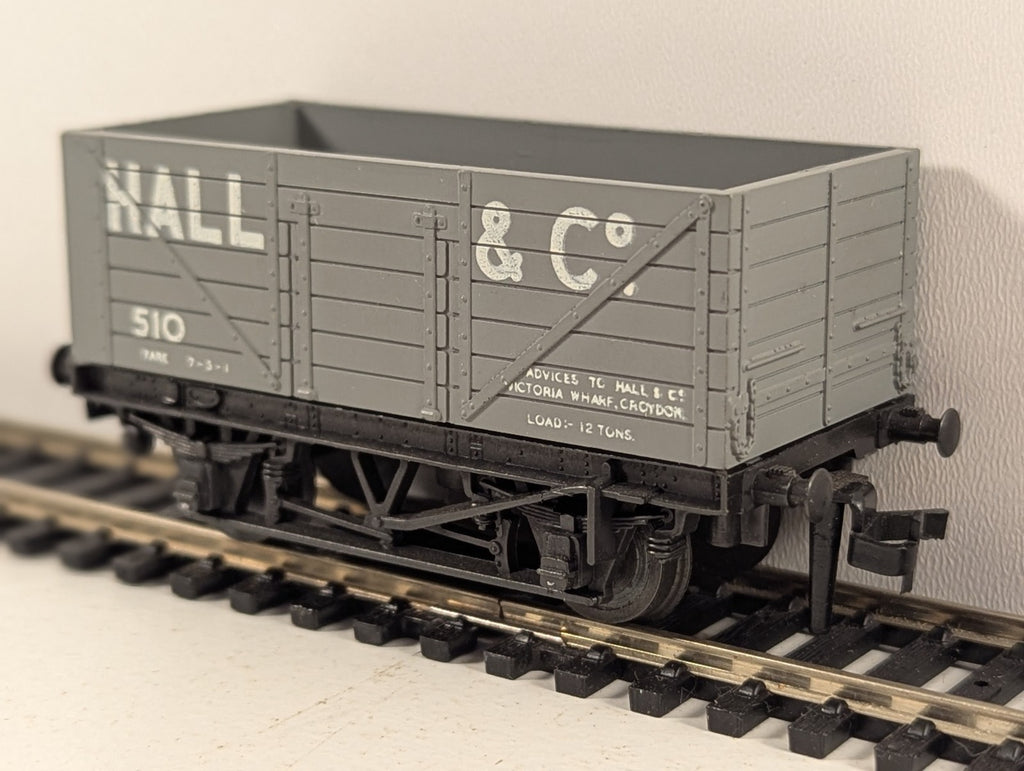 Trix Trains 1664 Private Owner 7-Plank Wagon “Hall and Co”