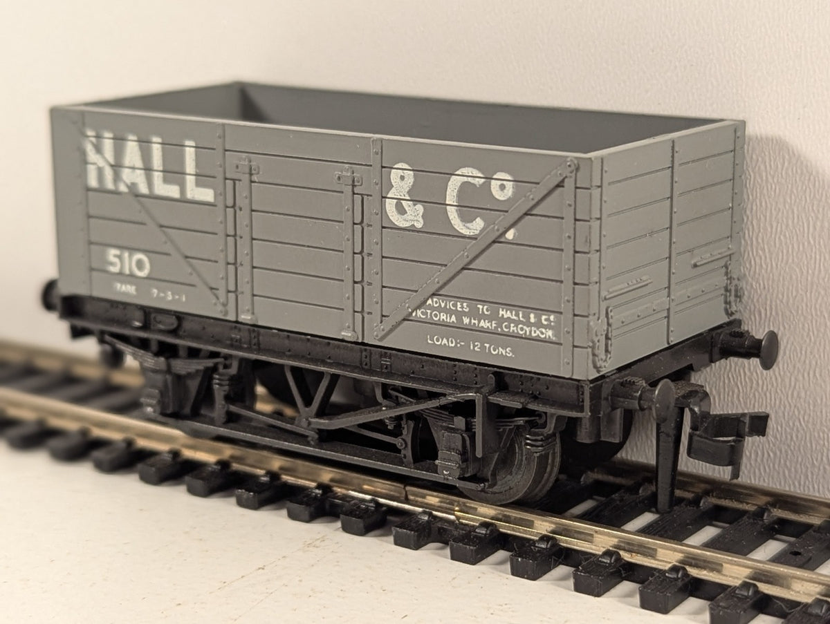 Trix Trains 1664 Private Owner 7-Plank Wagon “Hall and Co”