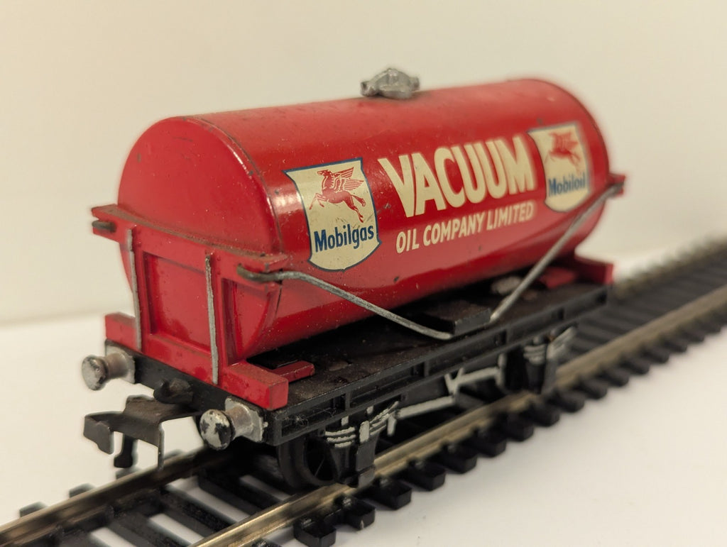 Hornby Dublo OO Gauge Vacuum Oil Company Tank Wagon