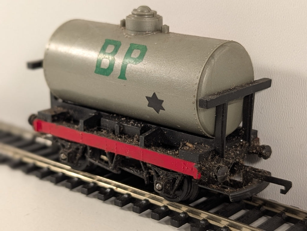Tri-ang R12 – Shell/BP Petrol Tank Wagon