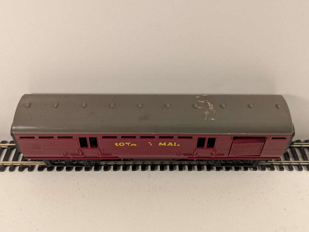 Tri-ang R23 OO Gauge Maroon Operating Royal Mail Coach