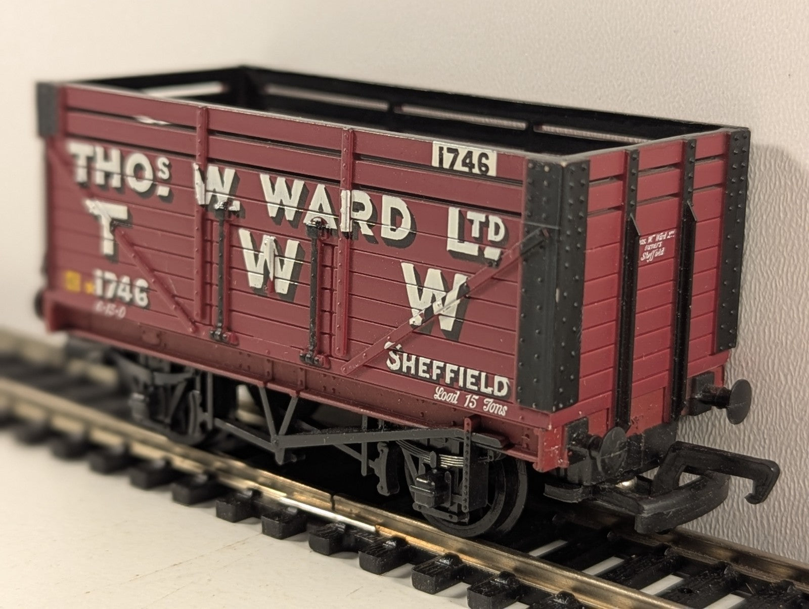 Mainline Railways 37179 9-Plank Coke Wagon “T.W.W.”