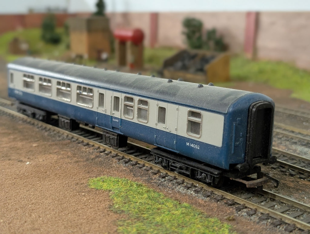 Hornby R896 Mk2 Mk2 Brake Corridor Second M14052 in Intercity Blue & Grey