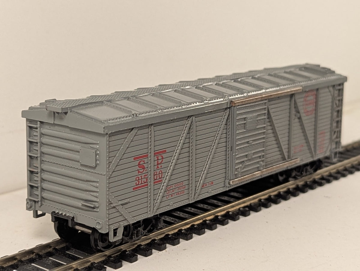Varney HO Gauge Southern Pacific Outside Braced Boxcar Goods Wagon 31560