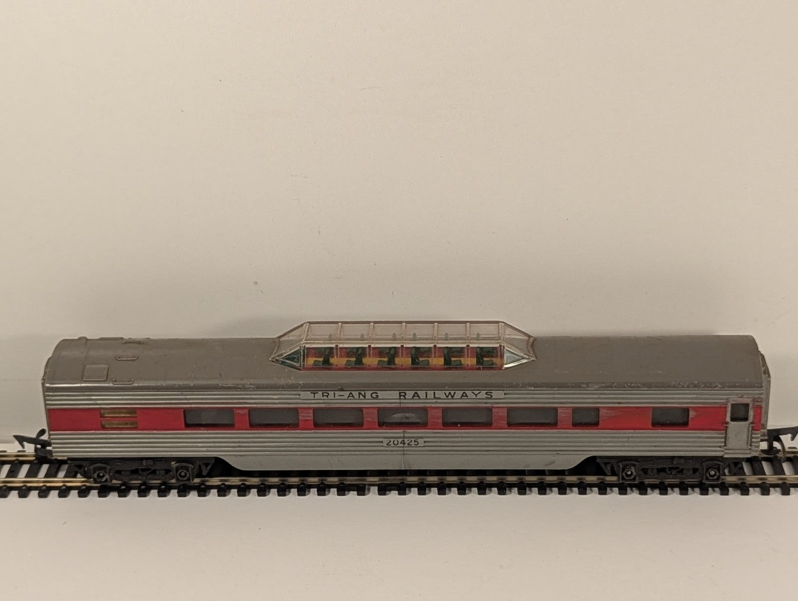 Tri-ang Railways OO Gauge R25 Vista Dome Coach 20425