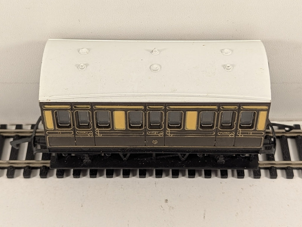 Hornby OO Gauge GWR 4-Wheel Composite Coach Passenger Coach 12