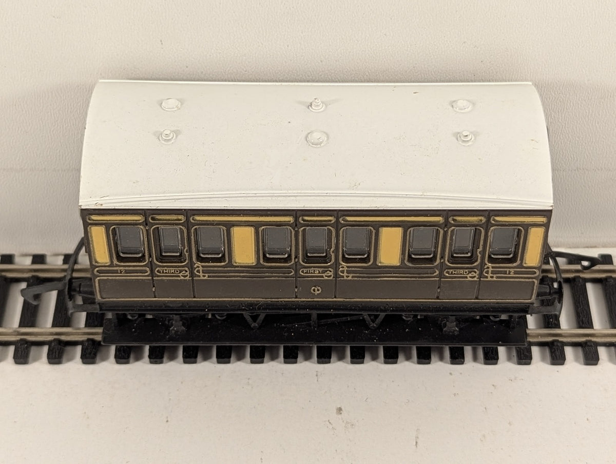 Hornby OO Gauge GWR 4-Wheel Composite Coach Passenger Coach 12