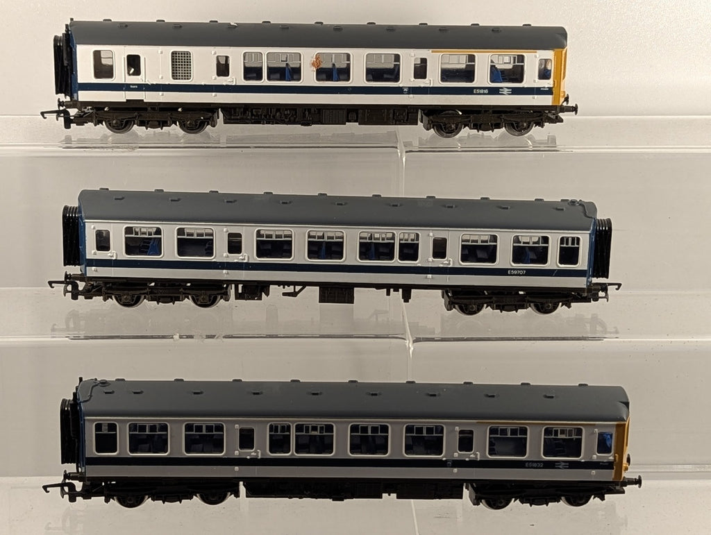 Hornby OO Gauge Class 110 B.R. 3-Car Diesel Multiple Unit Pack