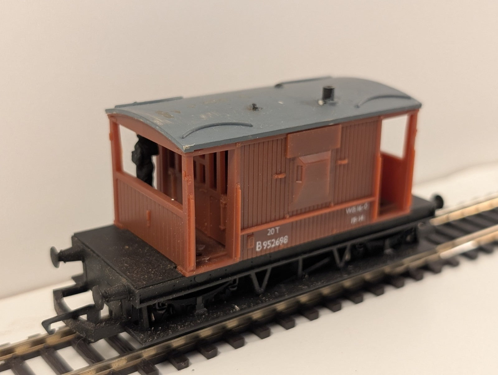 Hornby R.218 OO Gauge BR Brake Van