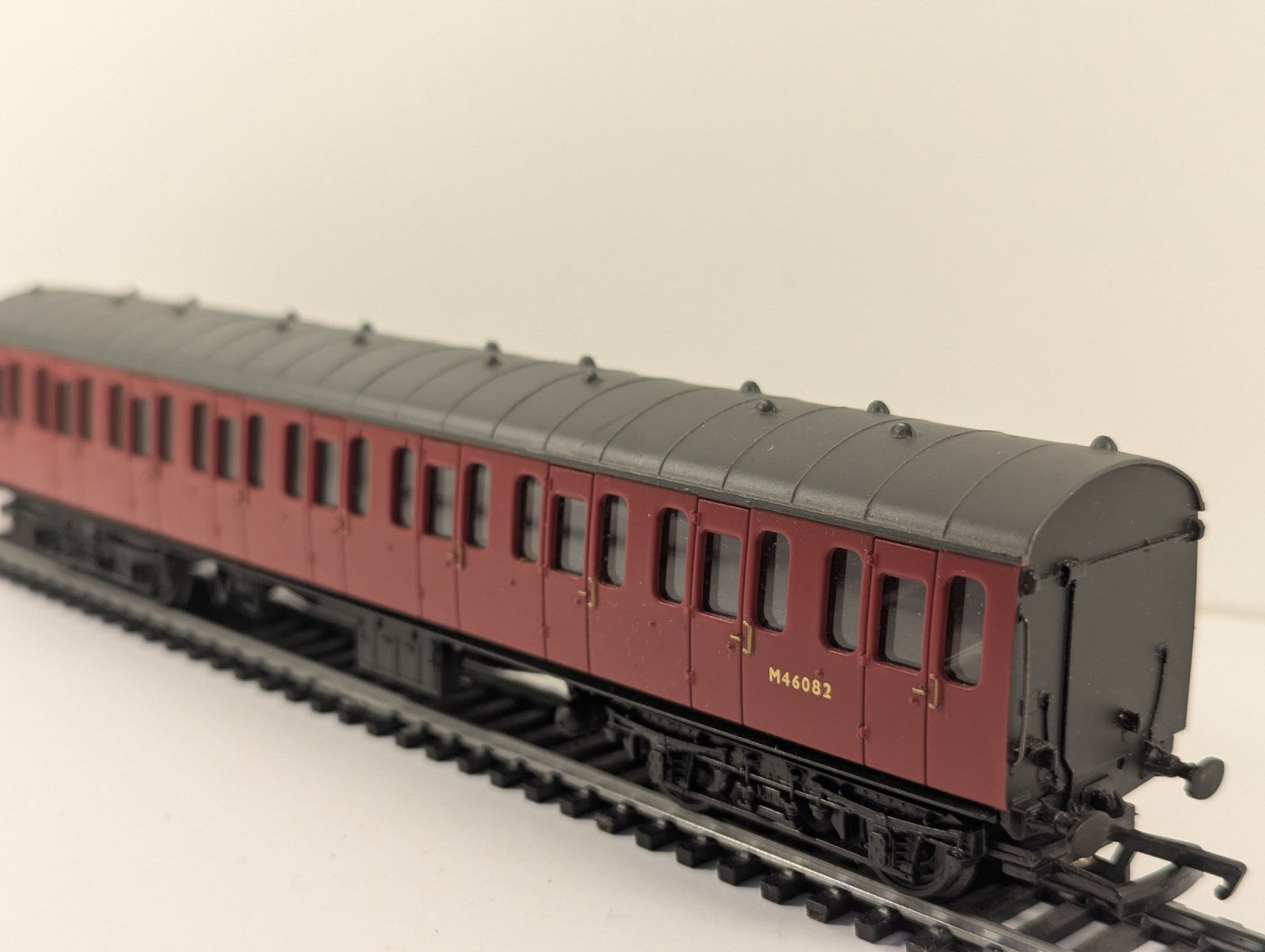 Bachmann Branchline OO Gauge BR Mk1 57ft Suburban Composite Coach