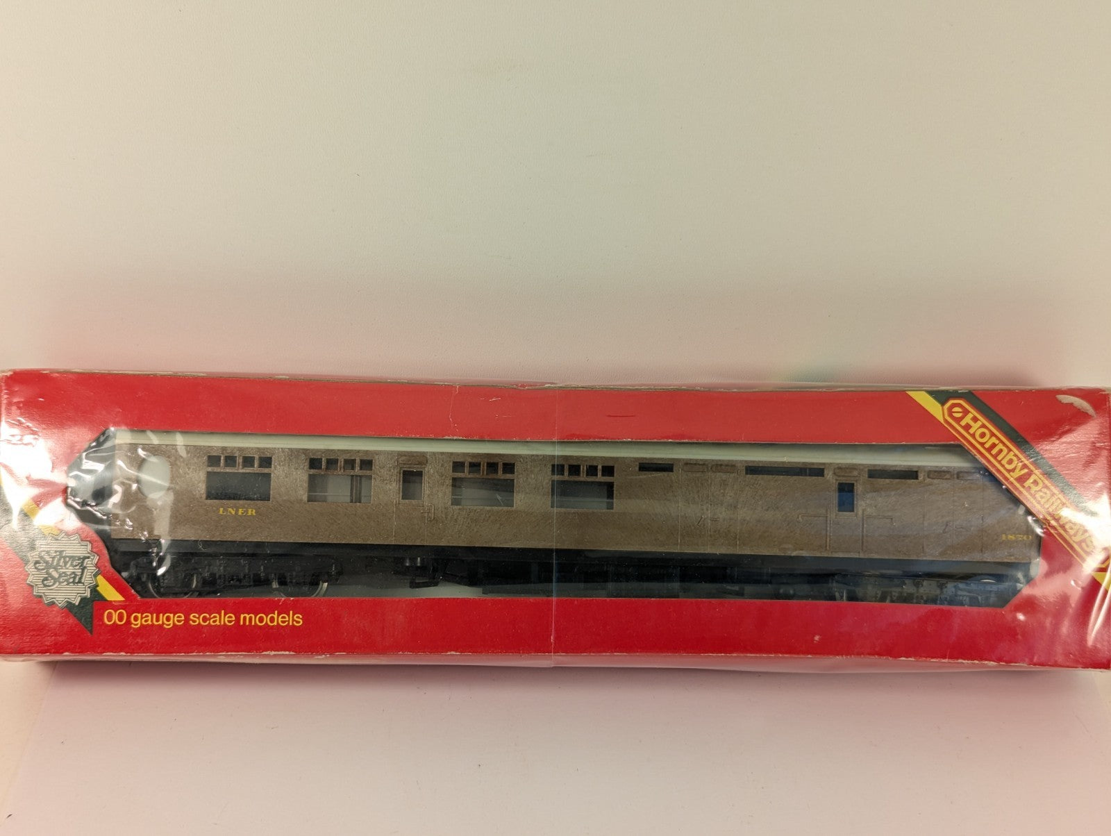 Hornby Railways R938 OO Gauge LNER Brake Third Coach - Boxed