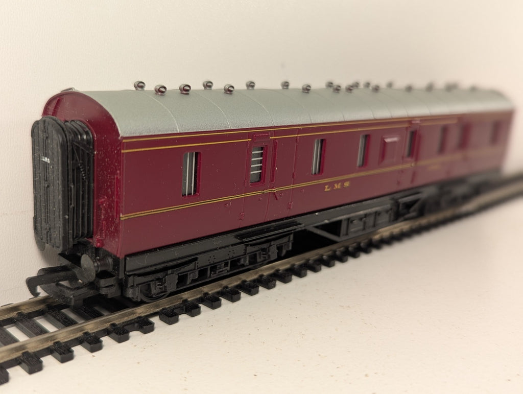 Mainline 37118 LMS 50ft Parcels Van OO Gauge - Boxed