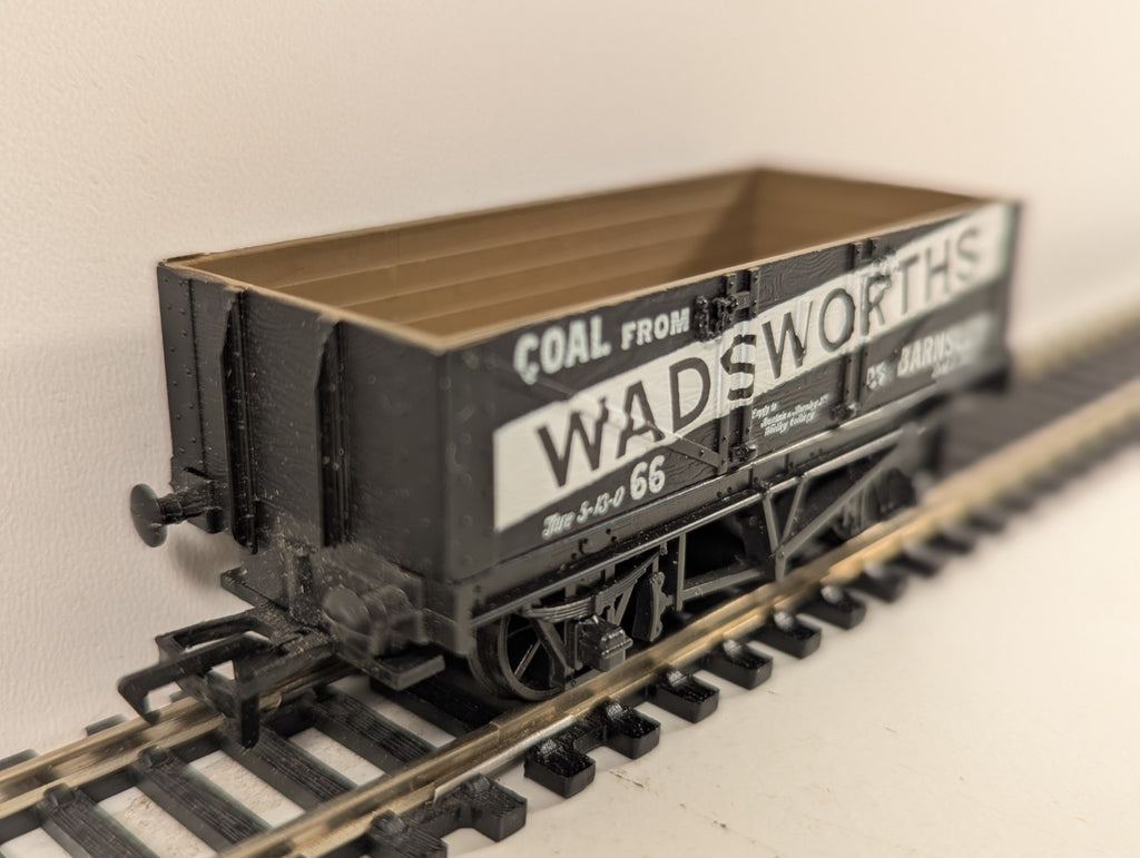 Mainline Railways OO Gauge 5 Plank Wagon Wadsworths of Barnsley