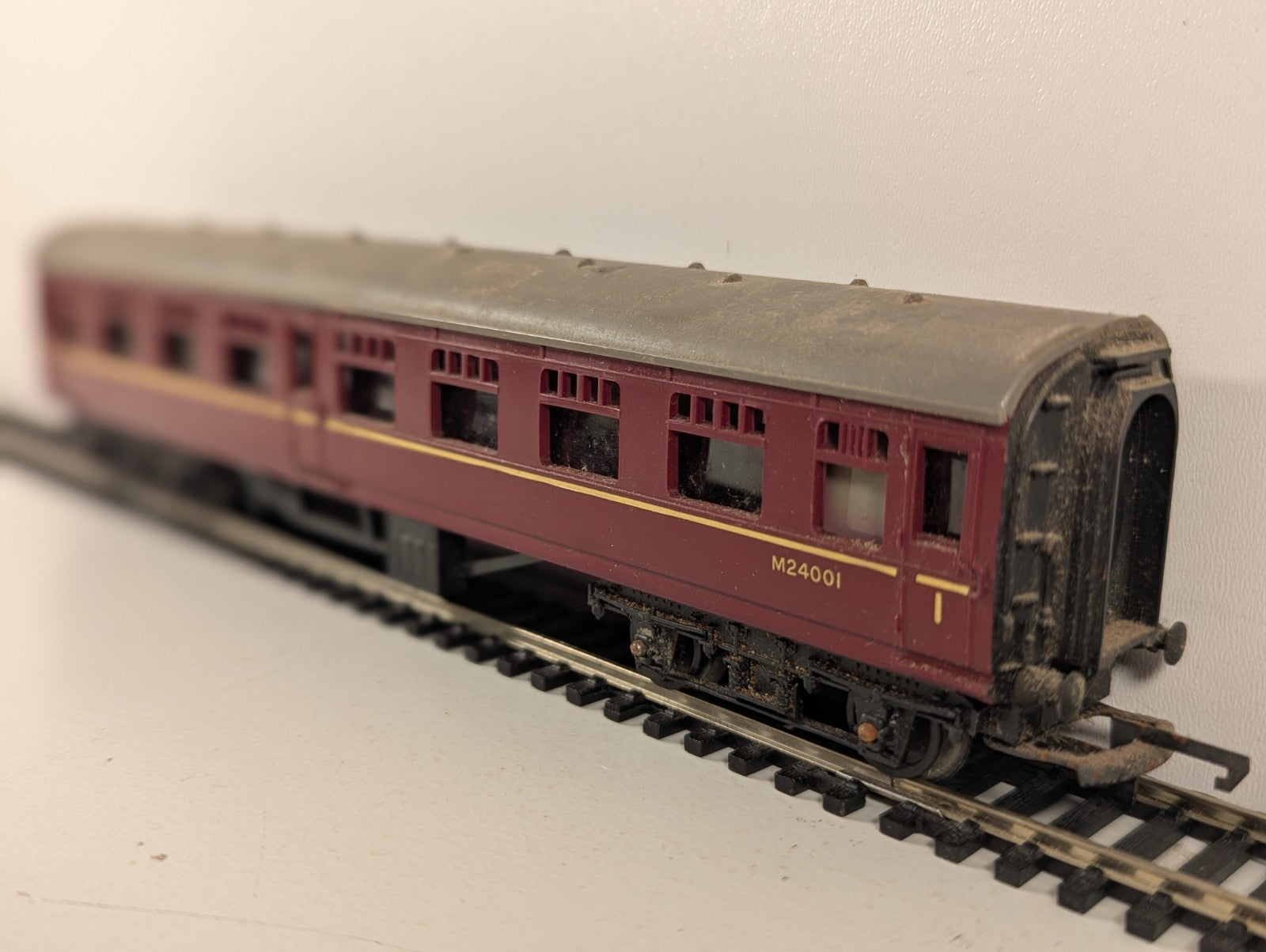 Tri-ang R321 OO Gauge BR 1st Class Coach BR Maroon