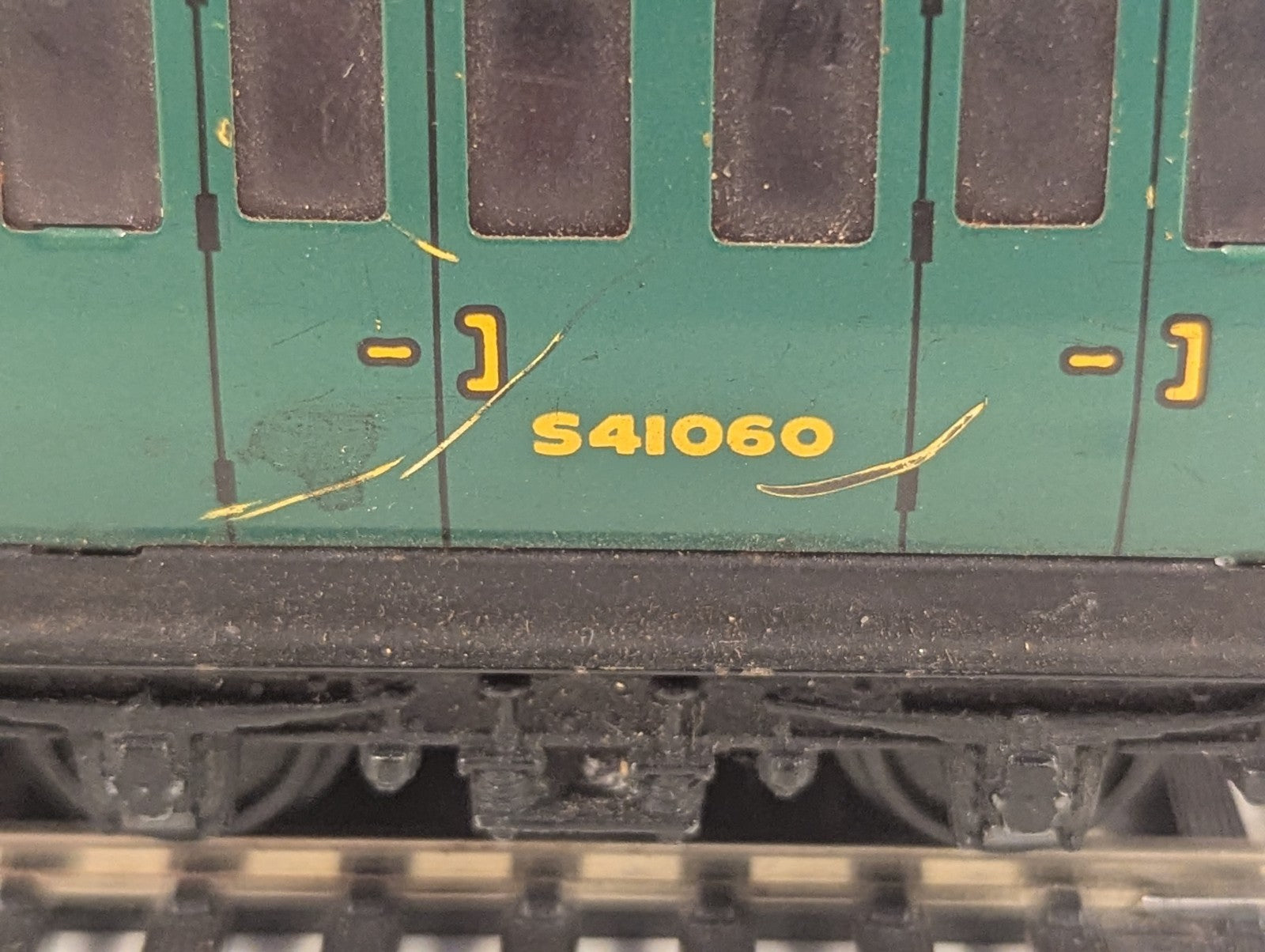 Hornby Dublo OO Gauge BR Southern Suburban Composite Coach Passenger