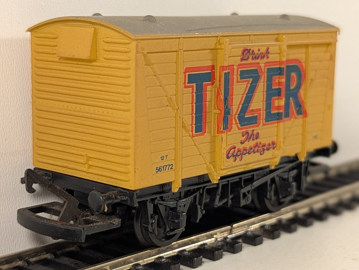 Airfix OO Gauge 12 Ton Box Van Goods Wagon 561772 Tizer Yellow 54378-7