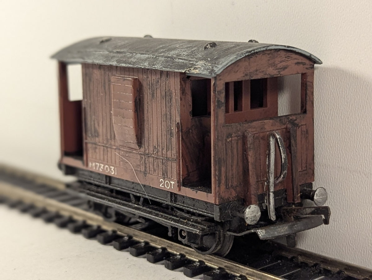 Tri-ang OO Gauge 20 Ton Brake Van M73031 BR Bauxite R16