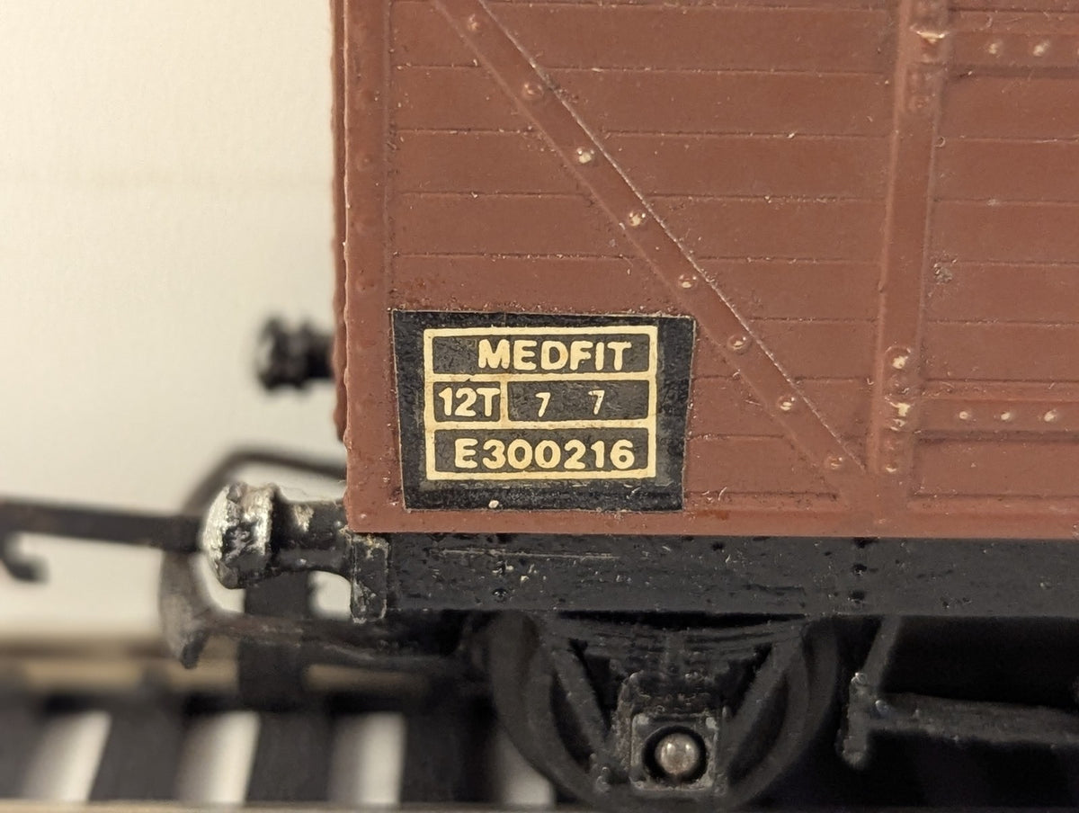 Tri-ang OO Gauge BR 12T Covered Goods Van Goods Wagon E300216 BR Bauxite R11