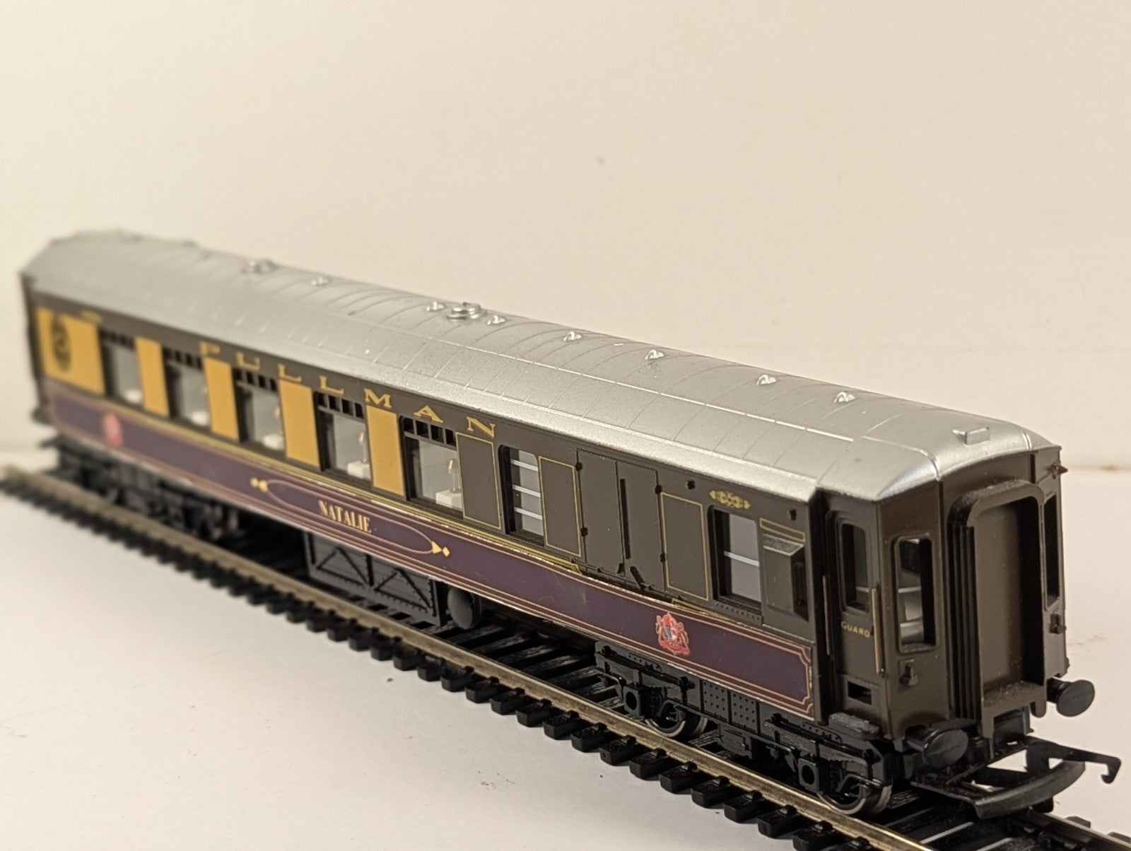 Hornby OO Gauge Pullman Brake Coach Natalie