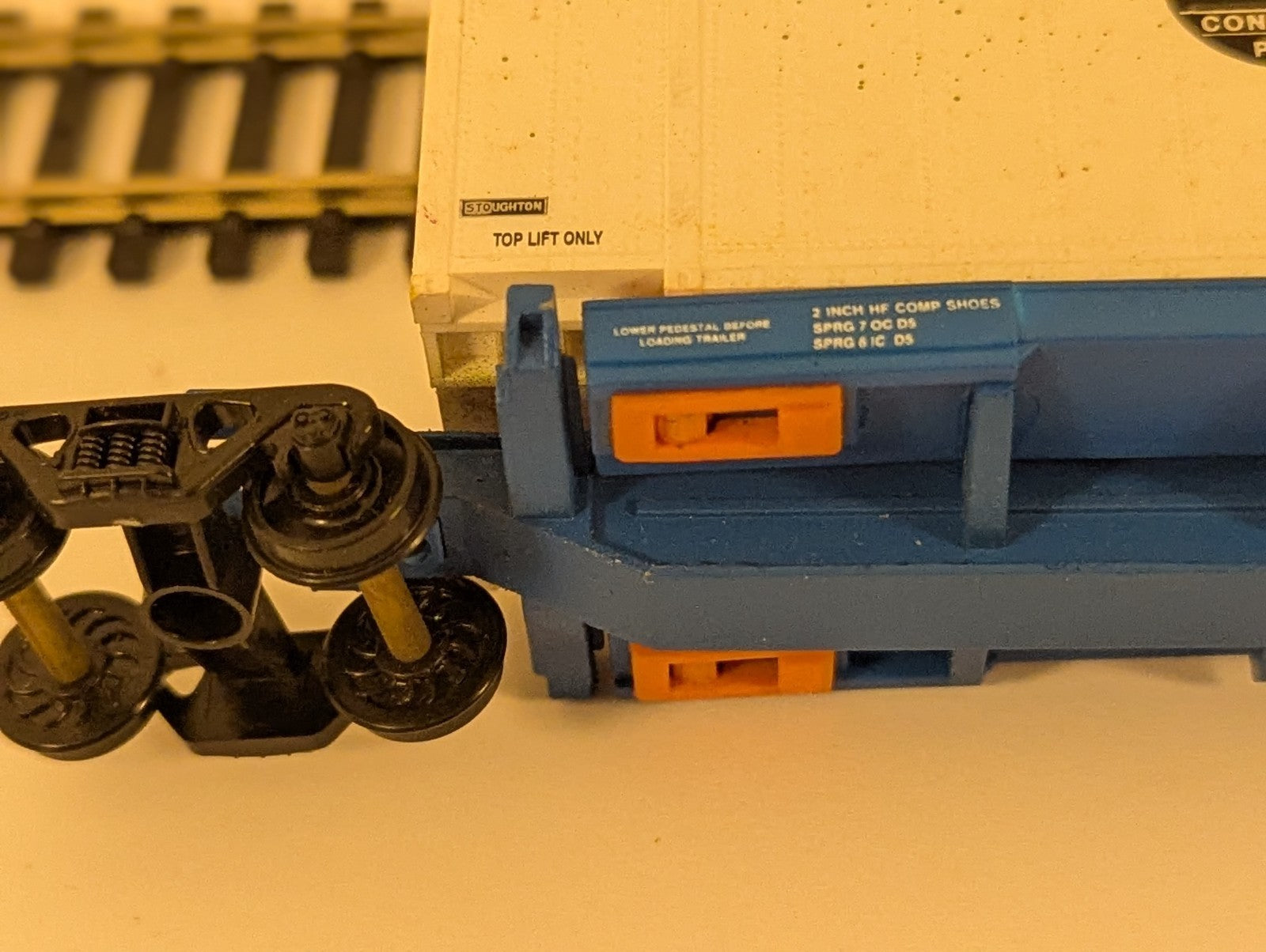 Athearn Flatbed Wagon with Trailer Load