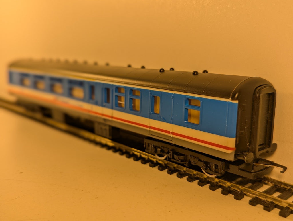 Hornby OO Gauge BR Mk.2 Brake Coach Passenger Coach 17086 Network South East