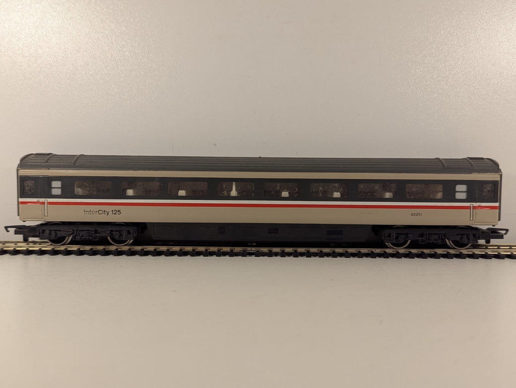 Hornby OO Gauge BR Mk3 TSO Coach Passenger Coach 42251 BR InterCity