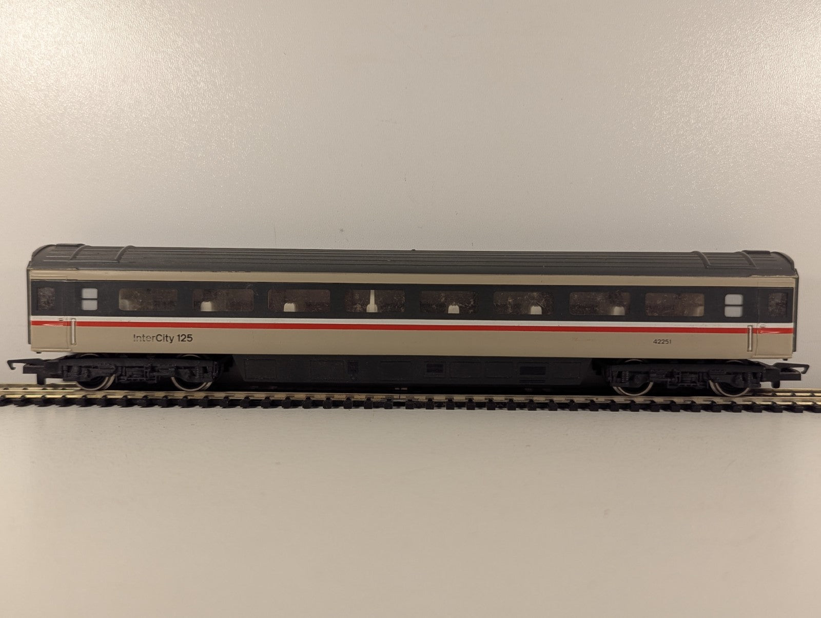 Hornby OO Gauge BR Mk3 TSO Coach Passenger Coach 42251 BR InterCity