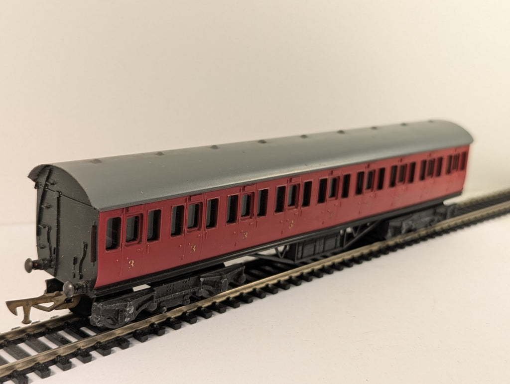 Graham Farish OO Gauge Red Freelance Suburban Bogie Coach Boxed