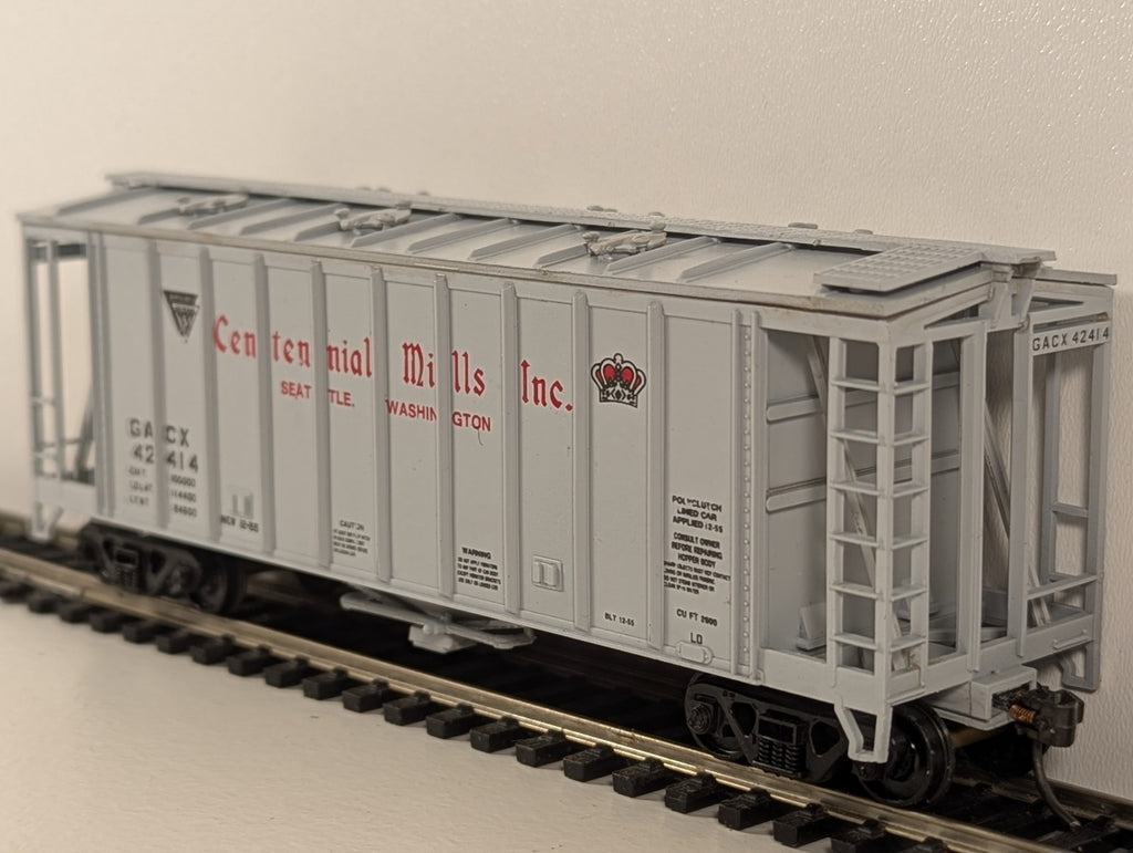 Walthers 39ft Single-Bay Airslide Covered Hopper – Centennial Mills Inc. #42414