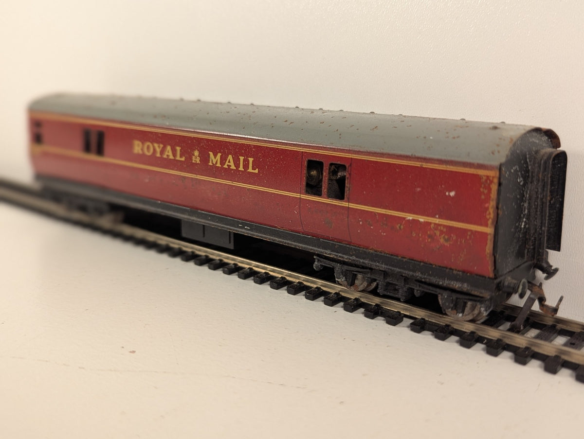 Hornby Dublo OO Gauge Royal Mail TPO Coach – Broken Buffer