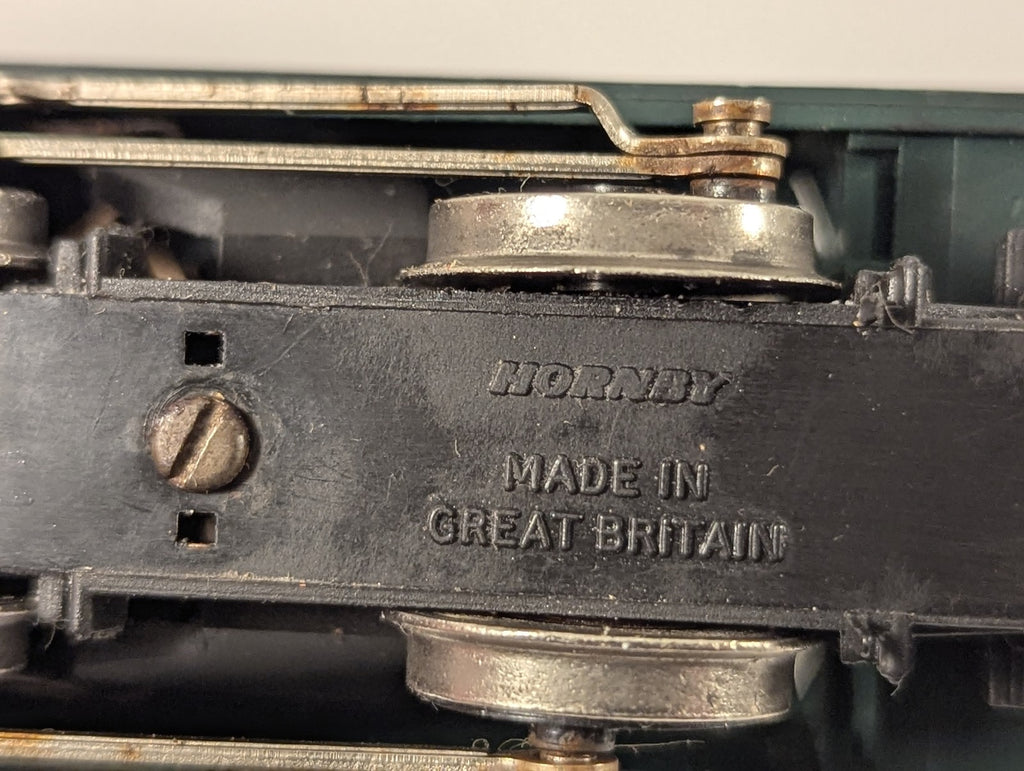 Hornby OO Gauge GWR Holden Class 101 0-4-0T Steam Locomotive GWR Green