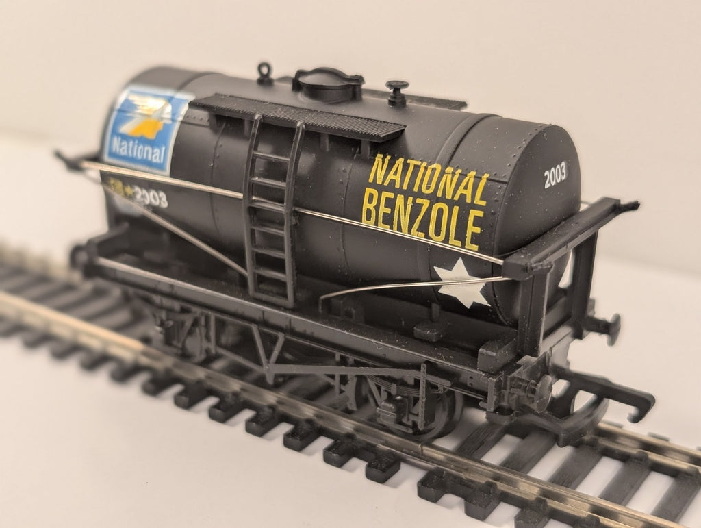 Mainline 37-146 OO Gauge National Benzole Tank Wagon 2134 Black